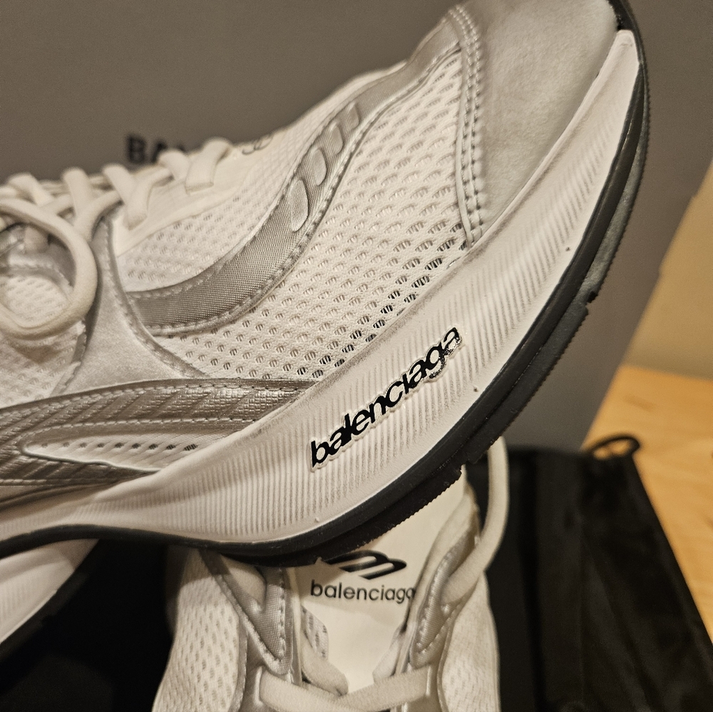 Balenciaga Men's Circuit Low Top Sneakers 793945WFLGY White Silver Eu 44 US 11 - Picture 5 of 12